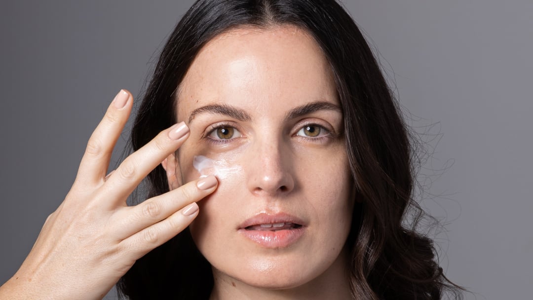 How to Get Rid of Dark Circles under the Eyes APIVITA